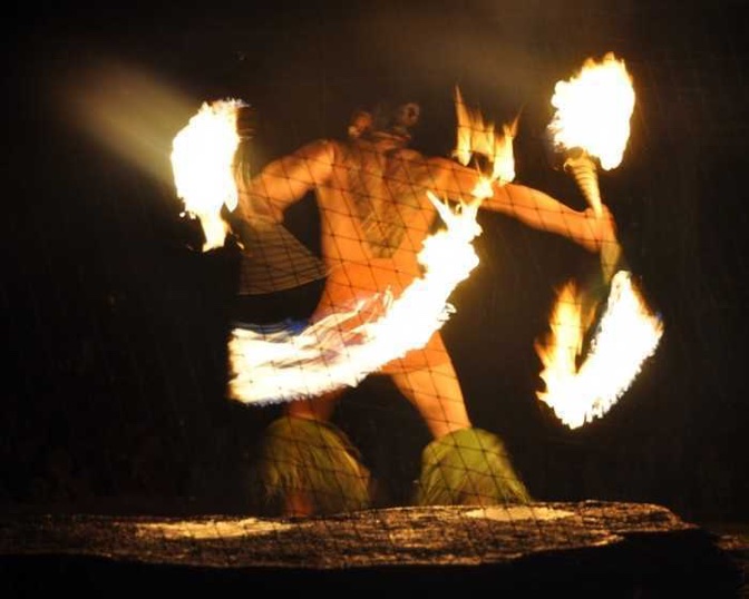 Fireknife Luau Kalamaku